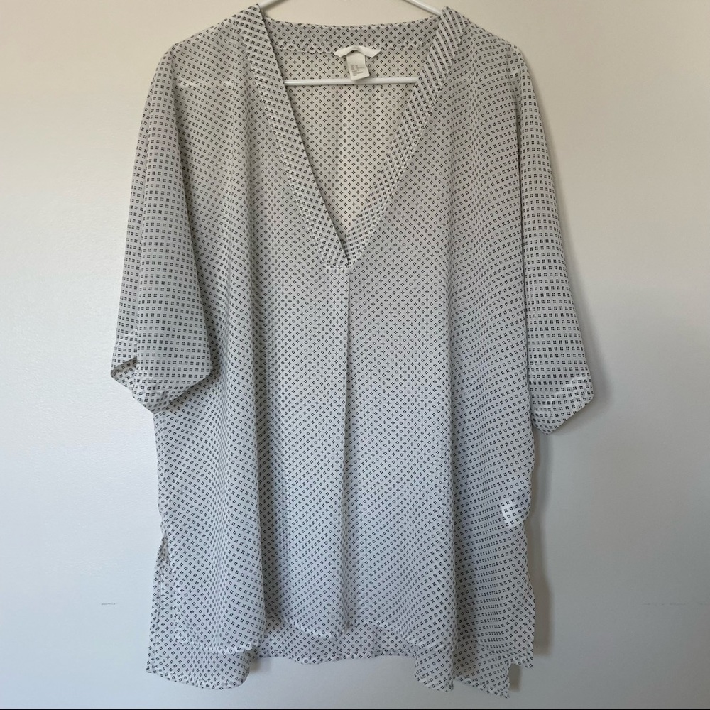 H&M White & Black Floral Oversized Short Sleeve Tunic Top. Size 14